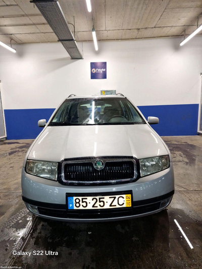 Skoda Fabia impecável