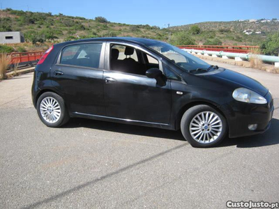 Fiat Grande Punto DIESEL DE 5 LUGARES COM AC A FAZER FRIO