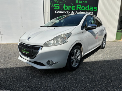 Peugeot 208 1.2 VTi SE Style