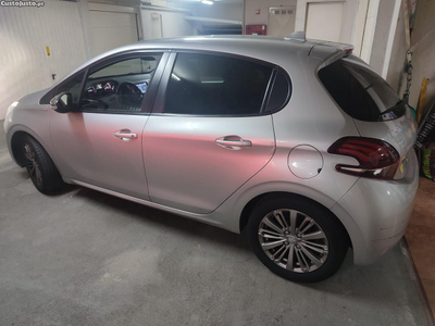 Peugeot 208 1.2