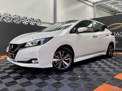 Nissan Leaf 40 kWh N-CONNECTA Auto - 259EUR p/mês