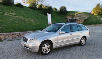 Mercedes-Benz C 220 CDI em estado novo