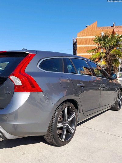 Volvo V60 2.0 D4 R Design