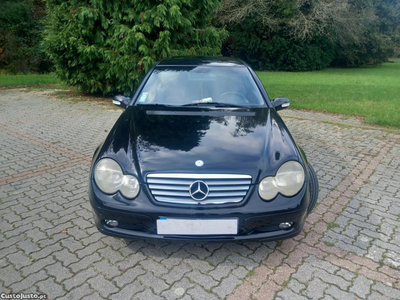 Mercedes-Benz C 220 Como novo