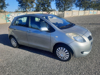 Toyota Yaris 1.4 D-4D 90cv Revisão Feita