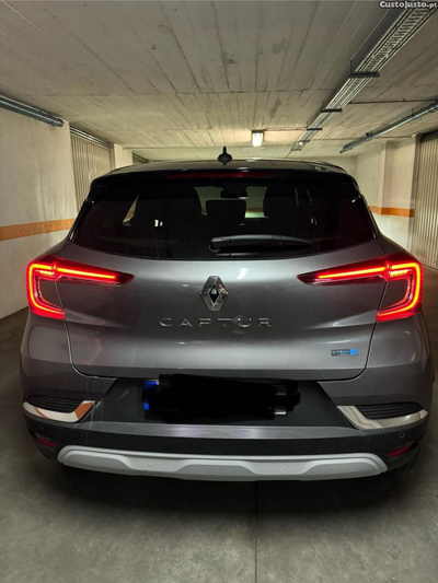 Renault Captur SUV plug-in hybrid