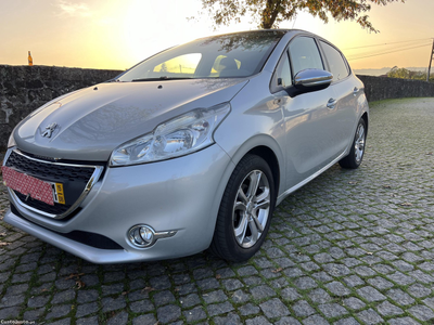 Peugeot 208 1,2 VTI STYLE