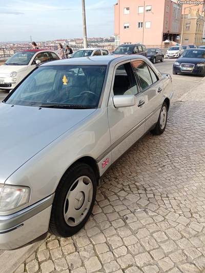 Mercedes-Benz C 220 Carro