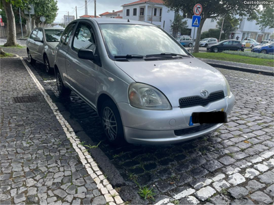 Toyota Yaris em muito bom estado