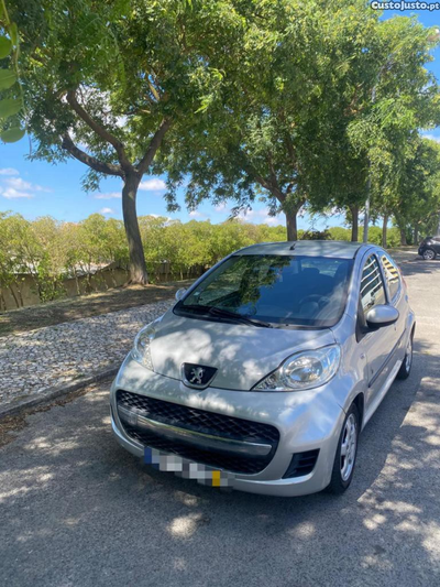 Peugeot 107 Black & Silver