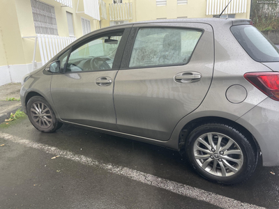 Toyota Yaris 1.0 ( valor Negociável)