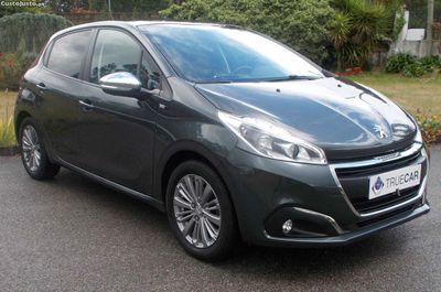 Peugeot 208 1.2 PureTech Signature