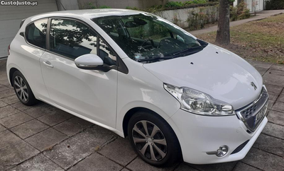 Peugeot 208 1.4 E-HDI Automático