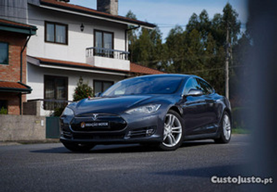 Tesla Model S 85D