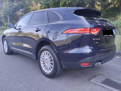 Jaguar F-Pace 2.0 i 4D Prestige - CX. Manual - GPS - Camara Marcha Tras - Classe 1 Portagens - Garantia