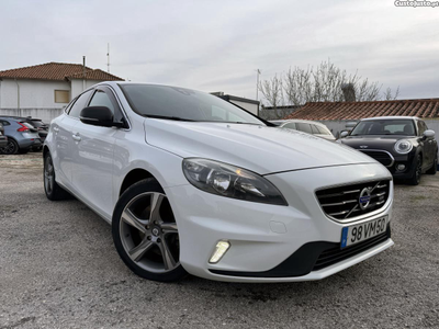 Volvo V40 R-Design D4 2.0 190CV