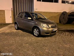 Toyota Yaris 1.0 SE MMT