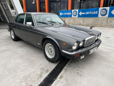 Jaguar XJ12 V12