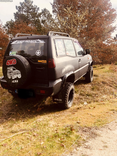 Nissan Terrano 2700