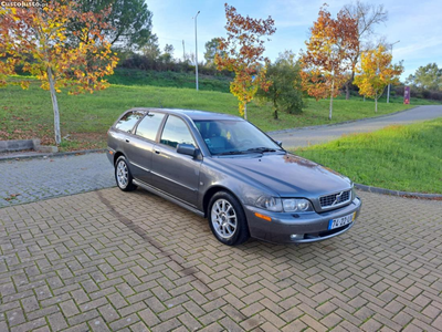 Volvo V40 1.9DI excelente estado 183 mil kms(reais)