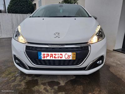 Peugeot 208 Signature