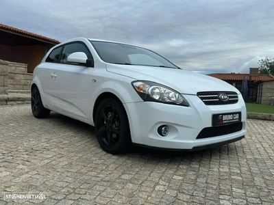 Kia Ceed S Coupé 1.6 CRDi EX