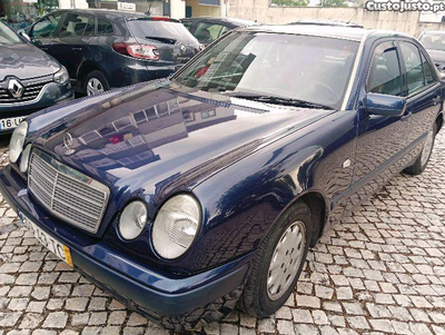 Mercedes-Benz E 220 D Classic