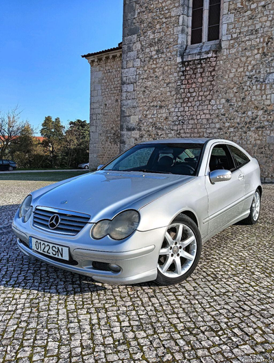 Mercedes-Benz C 220 .