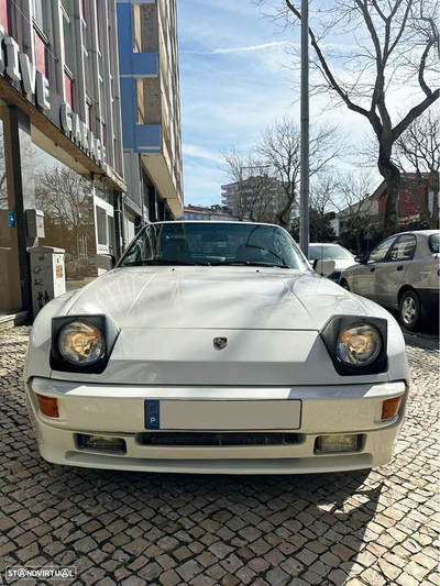 Porsche 944