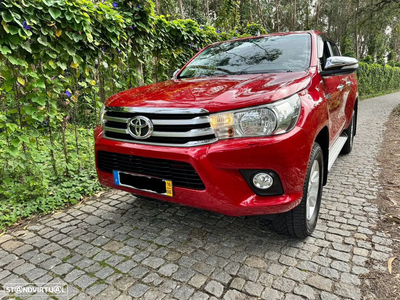 Toyota Hilux 2.4 D-4D 4WD CD Tracker