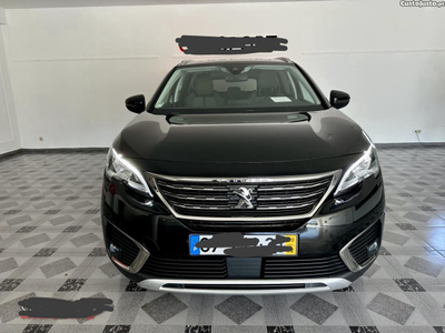 Peugeot 5008 Alroud