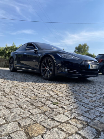 Tesla Model S 85 Performace