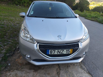 Peugeot 208 .