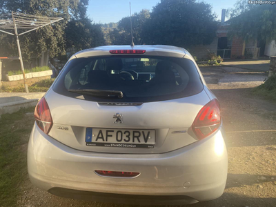 Peugeot 208 Blue HDI