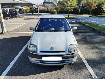 Renault Clio II -1.9 D - Diesel 5 Lugares - 2001