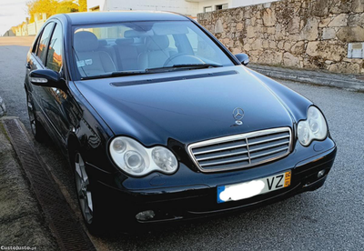 Mercedes-Benz C 220 143cv