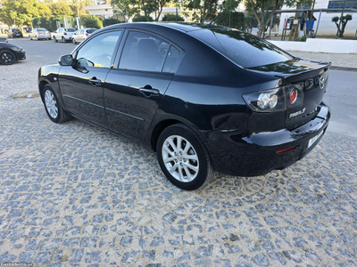 Mazda 3 cinco lugares cinco portas