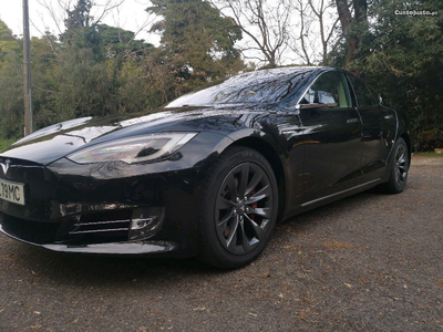 Tesla Model S 75