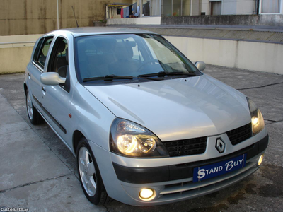 Renault 4 - Clio 1.4 16V. (Cx. Automática)/72 EUR Mês