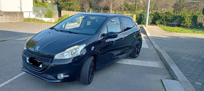 Peugeot 208 Allure 1.2 gasolina AC GPS