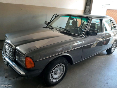 Mercedes-Benz E 230 W123