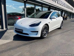 Tesla Model 3 ...