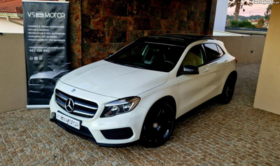 Mercedes-Benz GLA 200 AMG (teto panorâmico/full extras)