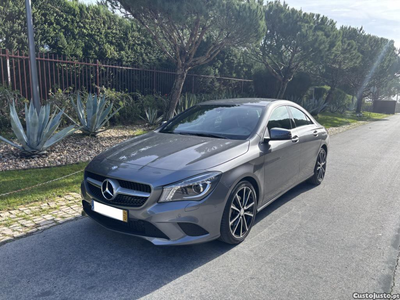 Mercedes-Benz CLA 180 CDI Urban 109cv 15.000 kms NACIONAL