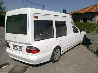 Mercedes-Benz E 220 CDi Ambulancia