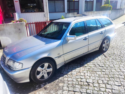 Mercedes-Benz C 220 Elegance Automática