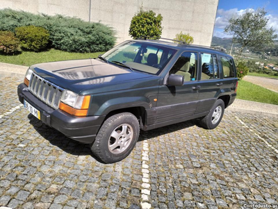 Jeep Cherokee 2.5 Laredo