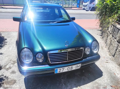 Mercedes-Benz E 230