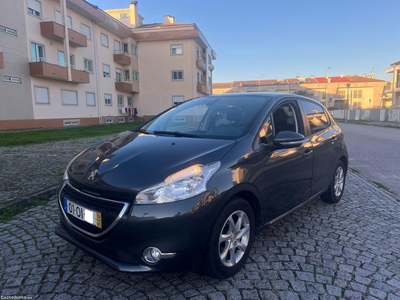 Peugeot 208 1.4HDI STYLE NACIONAL