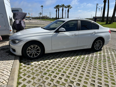 BMW 318 F30